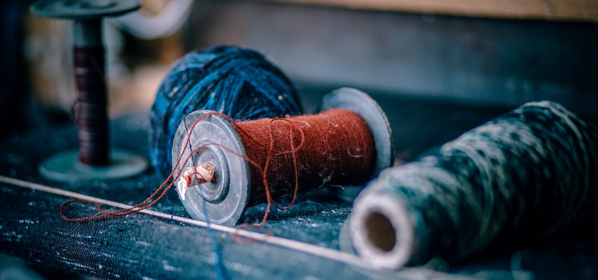 世界の架け橋となり、人々をつなぐ。